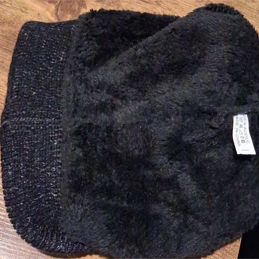 Black Lined Beanie Hat Solid Knit Style Unisex Adults One Size Fall/Winter